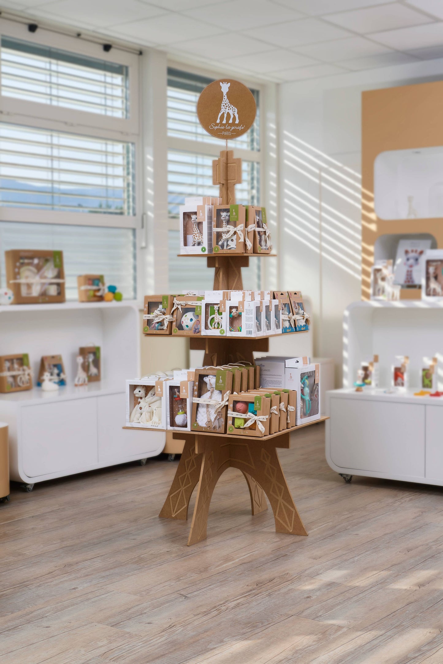 Eiffel Tower Shelf Display, Sophie la girafe