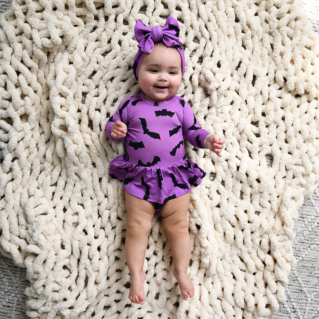 Vestido de bebé de Halloween con tutú de bambú y murciélagos morados Echo