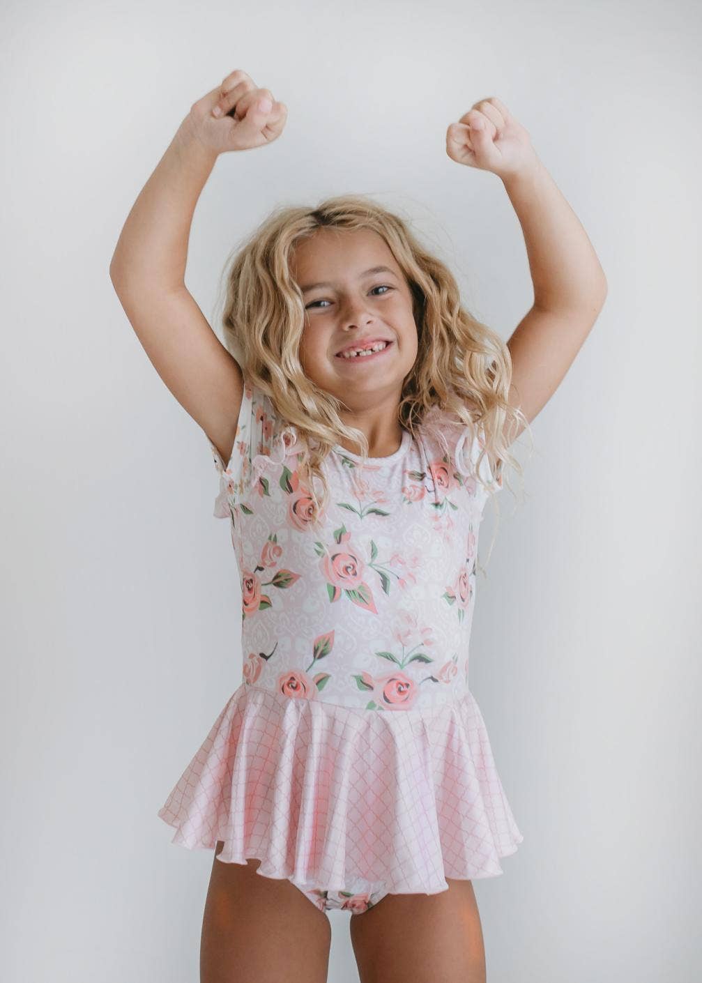 Maillot de gimnasia con falda y volantes para niños en color rosa pálido