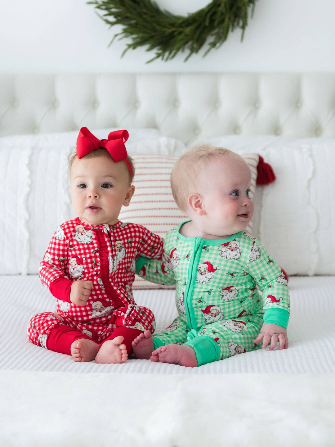 Pijama de una pieza convertible con volantes en rojo Dear Santa de viscosa de bambú para niñas SoftSnooze™