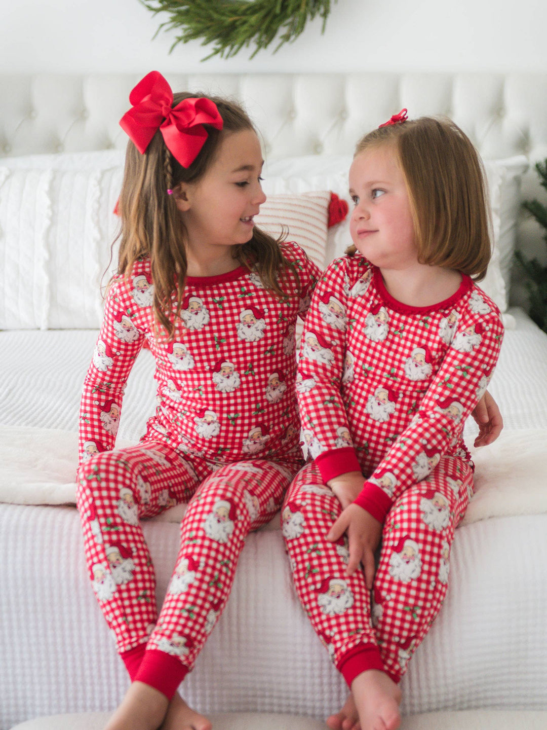 Pijama de manga larga con volantes rojos de viscosa de bambú para niñas pequeñas SoftSnooze™ con volantes traseros característicos