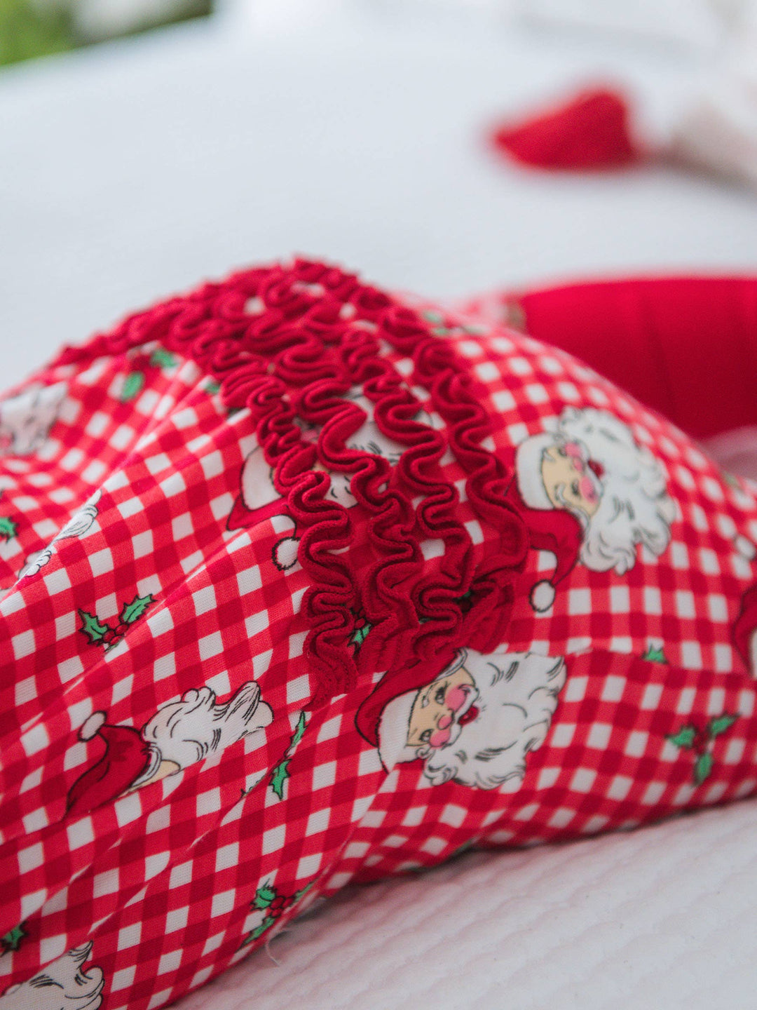 Pijama de una pieza convertible con volantes en rojo Dear Santa de viscosa de bambú para niñas SoftSnooze™